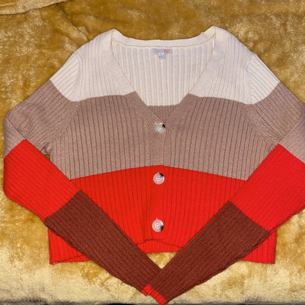 Dillards GB Cropped Sweater😍